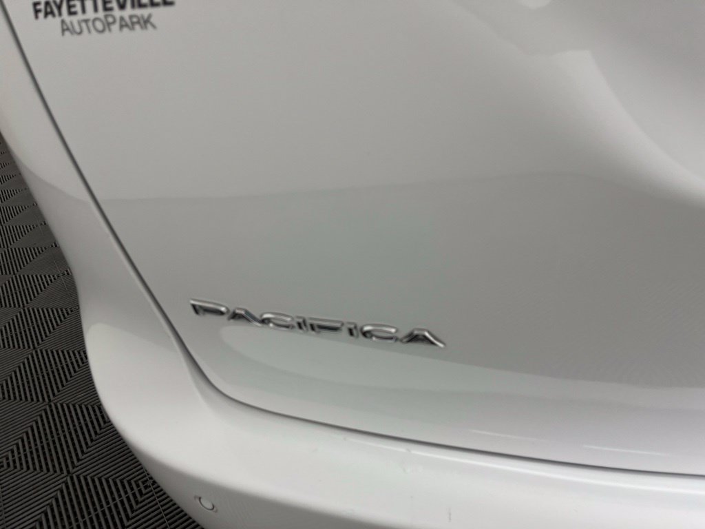 Used 2025 Chrysler Pacifica Select FWD image 10