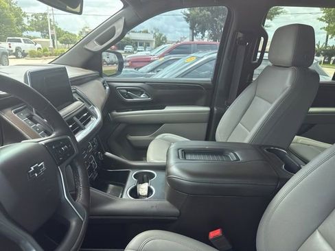 Used 2022 Chevrolet Tahoe Z71 w/ Luxury Package AWD/4WD image 5