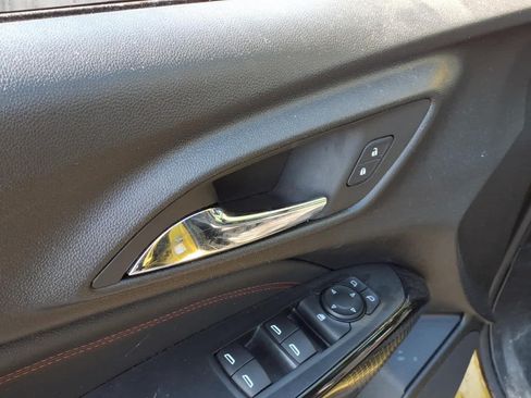 Used 2024 Chevrolet Trax RS w/ Sunroof Package FWD image 12