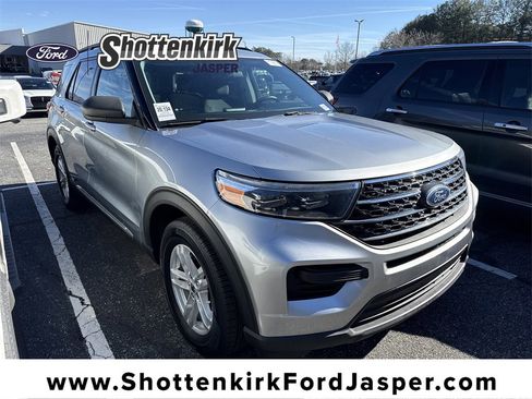 Used 2022 Ford Explorer XLT image 1
