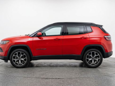 Used 2025 Jeep Compass Limited AWD/4WD image 5