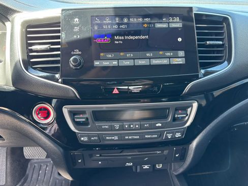 Used 2019 Honda Pilot Touring image 12