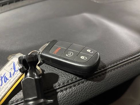 Used 2025 Jeep Compass Limited AWD/4WD image 25