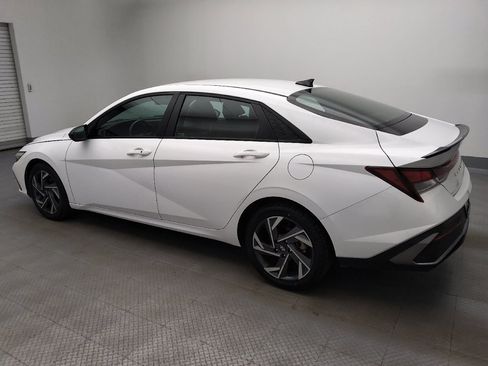 Used 2025 Hyundai Elantra Sport FWD image 3