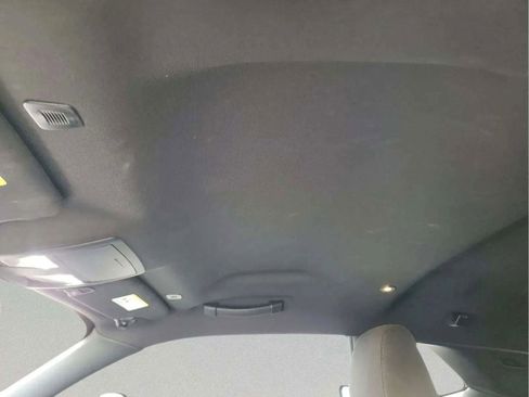 Used 2019 Dodge Challenger SXT image 9