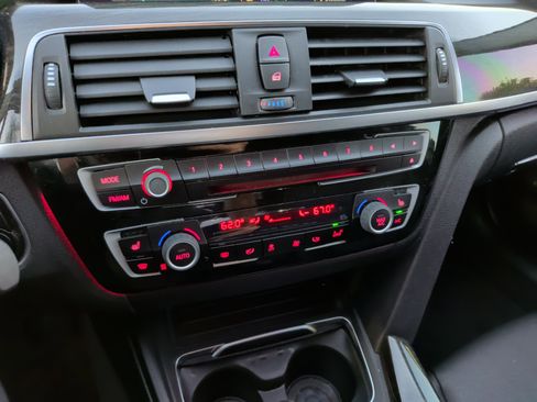 Used 2018 BMW 320i Sedan w/ Premium Package image 23