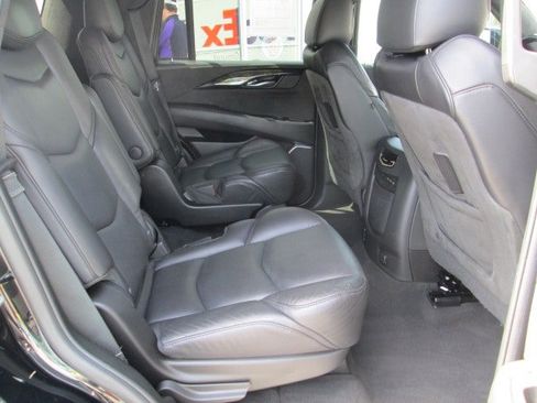 Used 2020 Cadillac Escalade Platinum AWD/4WD image 13