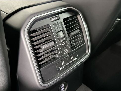 Used 2026 Porsche Macan Turbo AWD/4WD image 31