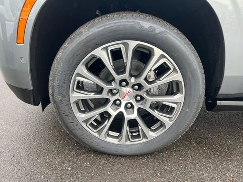 New 2026 GMC Yukon XL Denali w/ Denali Reserve Package image 24