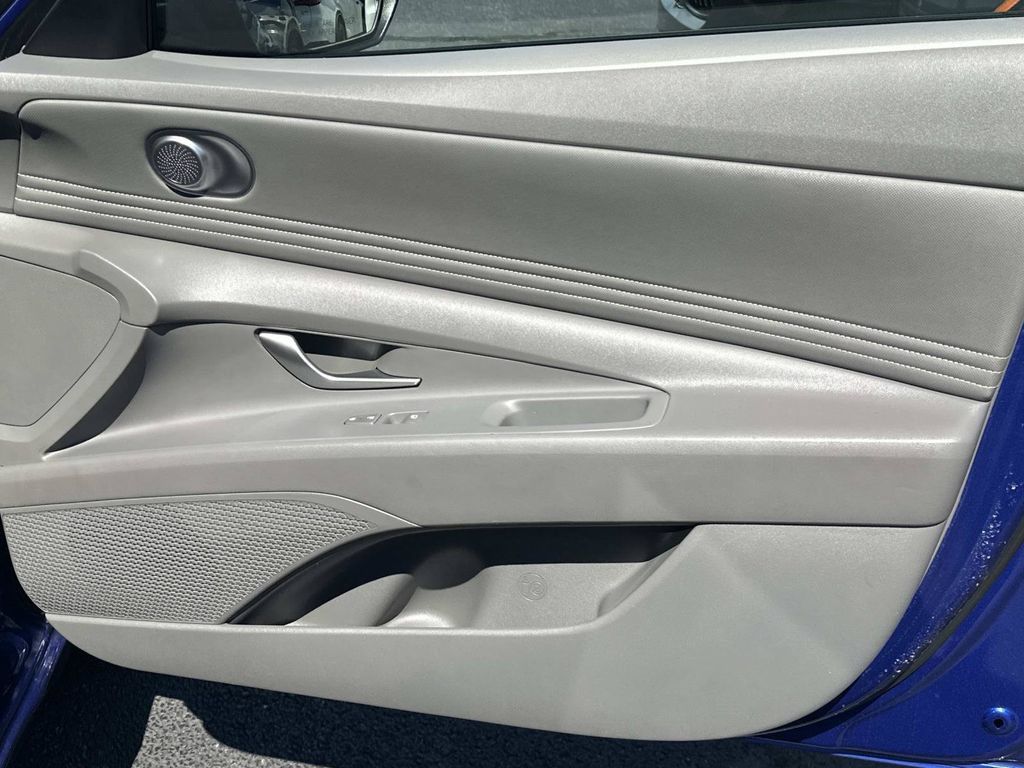Used 2023 Hyundai Elantra SEL w/ Convenience Package FWD image 36