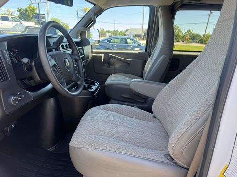 Used 2025 Chevrolet Express 3500 LT w/ LT Preferred Equipment Group RWD image 15