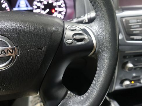 Used 2017 Nissan Pathfinder SL AWD/4WD image 34