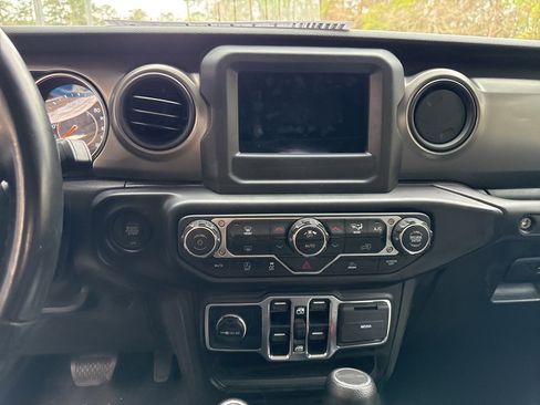 Used 2022 Jeep Gladiator Willys image 7