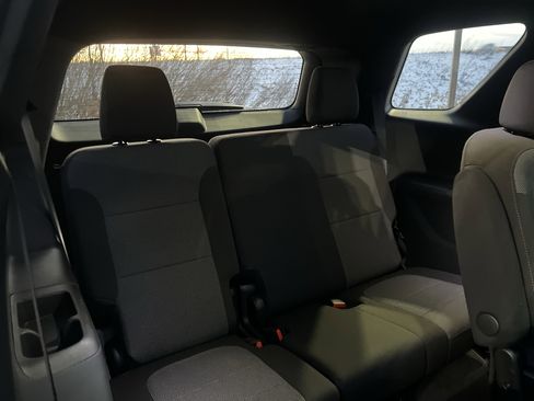 Used 2023 Chevrolet Traverse LT image 14