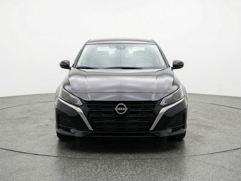 Used 2025 Nissan Altima 2.5 SV image 2