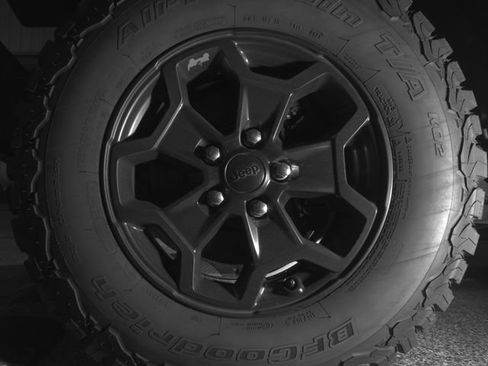 Used 2021 Jeep Gladiator Willys image 12