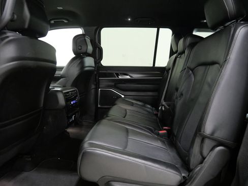 Used 2024 Jeep Wagoneer L Series II w/ Flexible Seating Group AWD/4WD image 19
