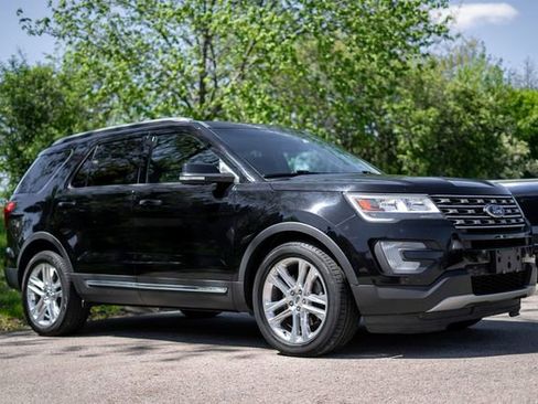 Used 2016 Ford Explorer XLT w/ Equipment Group 202A FWD image 3
