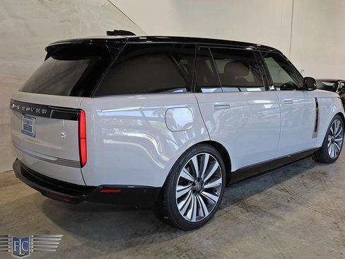 Used 2023 Land Rover Range Rover SV AWD/4WD image 5