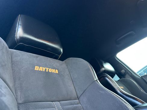 Used 2017 Dodge Charger R/T image 19