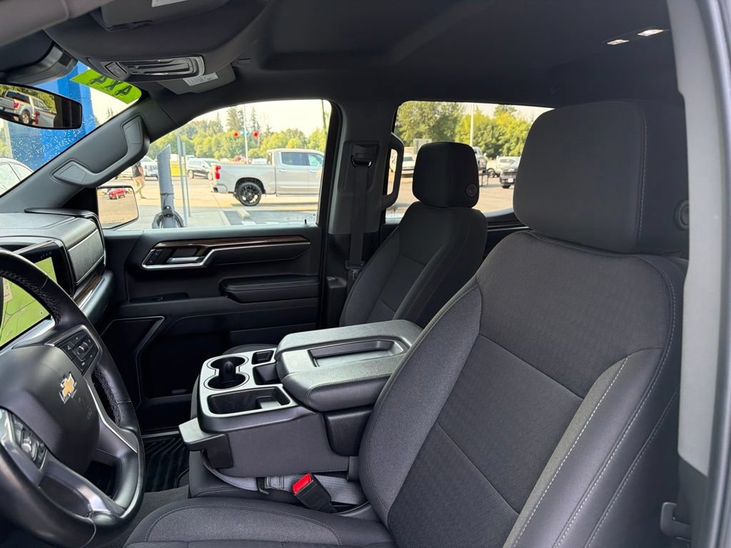 Used 2025 Chevrolet Silverado 1500 LT AWD/4WD image 19