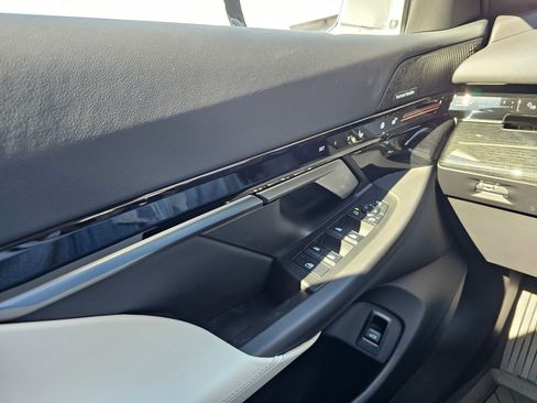 New 2025 BMW 530i xDrive image 28