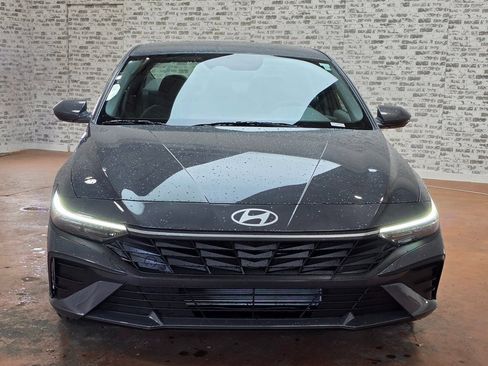 New 2026 Hyundai Elantra SE image 2