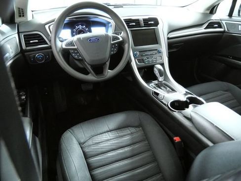Used 2016 Ford Fusion SE FWD image 4