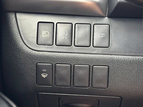 Used 2019 Toyota Highlander SE w/ Nightshade Edition FWD image 25