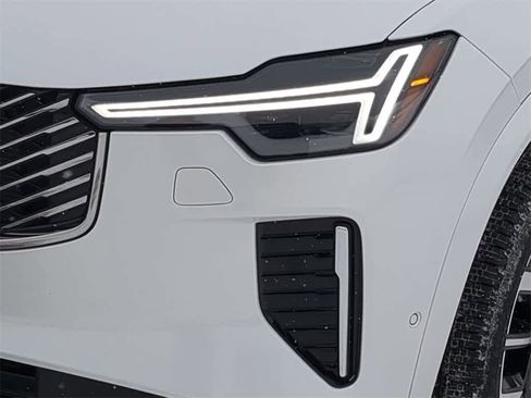 New 2025 Volvo XC90 B5 Plus w/ Protection Package Premier image 10