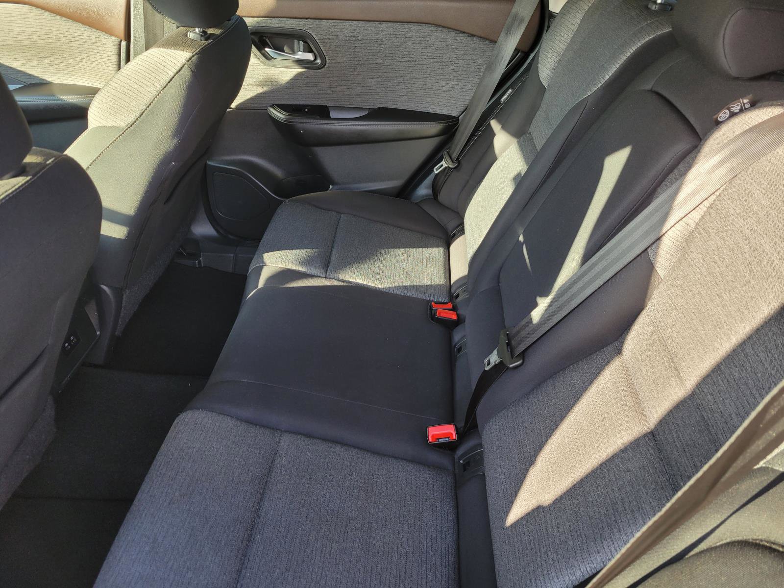 Used 2022 Nissan Rogue SV AWD/4WD image 15
