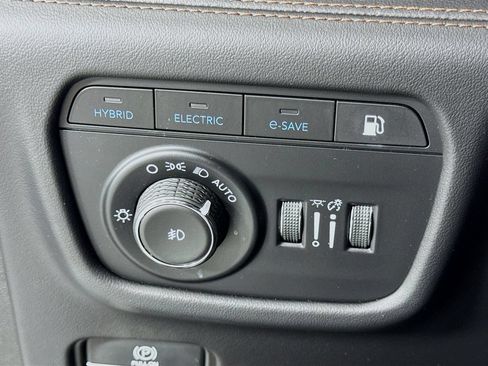 Used 2022 Jeep Grand Cherokee Summit AWD/4WD image 18