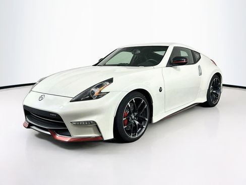 Used 2016 Nissan 370Z NISMO RWD image 3