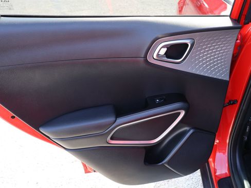 Used 2024 Kia Soul S FWD image 11