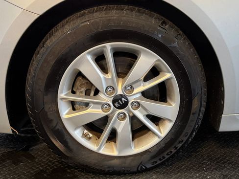 Used 2017 Kia Optima LX image 9