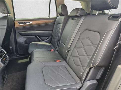 Used 2025 Volkswagen Atlas SE FWD image 18