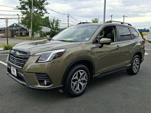 Certified 2023 Subaru Forester Premium AWD/4WD image 3