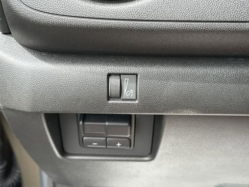 Used 2025 Chevrolet Colorado Trail Boss AWD/4WD image 18