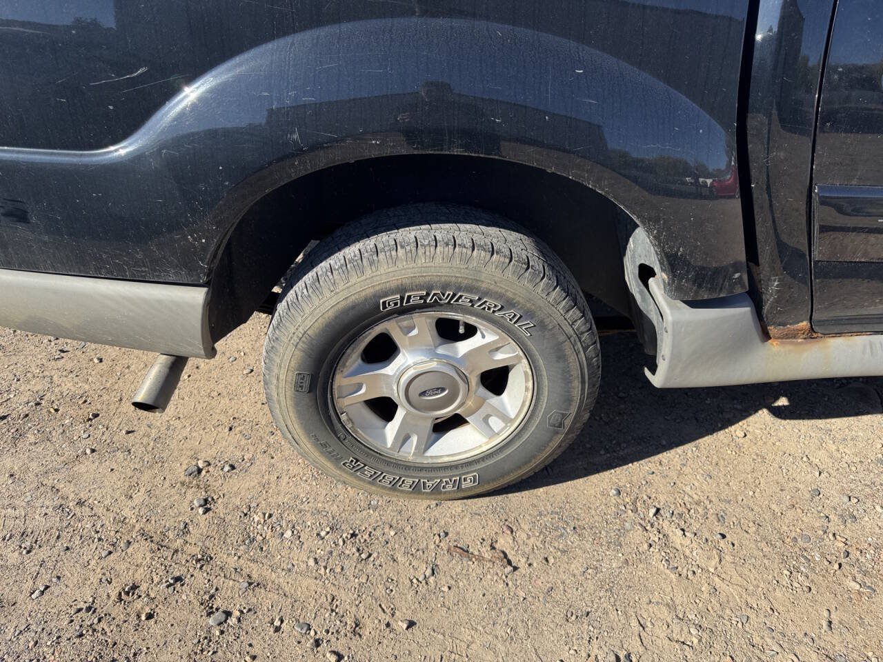 Used 2002 Ford Explorer Sport Trac 4x4 image 11