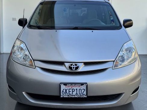 Used 2010 Toyota Sienna image 5