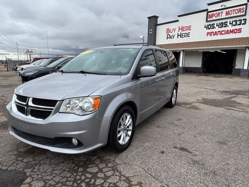 Used 2019 Dodge Grand Caravan SXT image 1