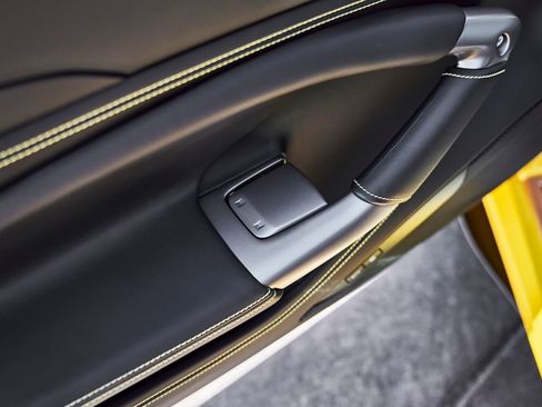 Used 2021 Ferrari F8 Tributo image 38