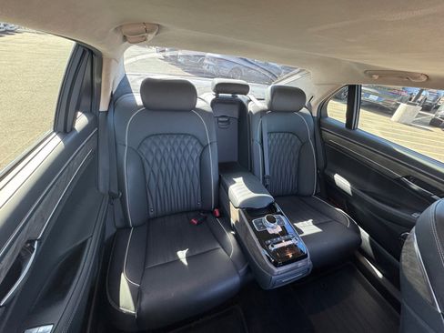 Used 2021 Genesis G90 3.3T Premium RWD image 18