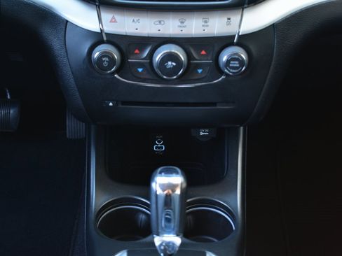 Used 2020 Dodge Journey SE w/ SE Popular Equipment Group image 32