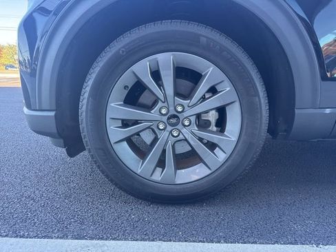 Used 2025 Ford Explorer Active w/ Active Comfort Package image 9