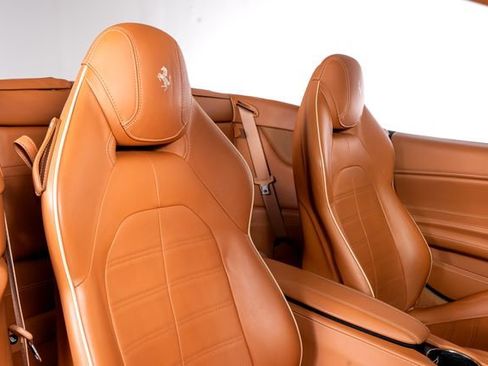 Used 2016 Ferrari California T RWD image 59