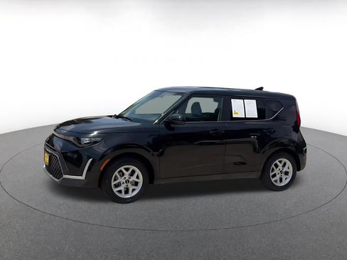 Used 2025 Kia Soul LX w/ LX Technology Package FWD image 8