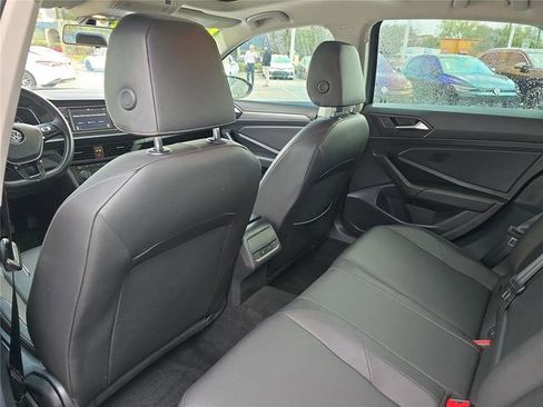 Used 2019 Volkswagen Jetta SE w/ Cold Weather Package image 9