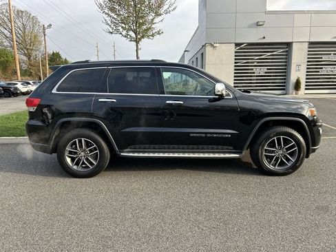 Used 2018 Jeep Grand Cherokee Limited AWD/4WD image 9