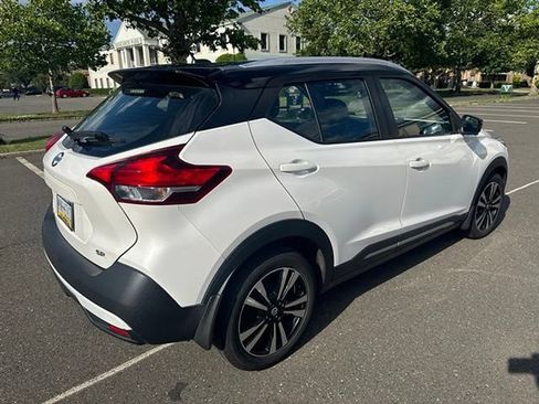 Used 2019 Nissan Kicks SR w/ SR Premium Package FWD image 5